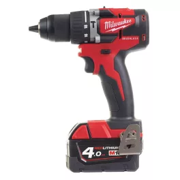  Milwaukee M18 CBLPD-402C akkus kompakt szénkefe nélküli ütvefúró-csavarozó (2 x 4.0 Ah Li-ion akkuval)