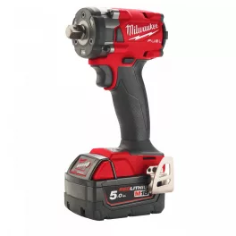   Milwaukee M18 FIW2P12-502X FUEL™ akkus szénkefe nélküli ütvecsavarozó ütközőcsappal, 1/2" négyszög meghajtással (2 x 5.0 Ah Li-ion akkuval)