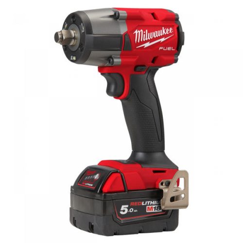 Milwaukee M18 FMTIW2F12-502X FUEL™ akkus közepes nyomatékú ütvecsavarozó biztosítógyűrűvel, 1/2" négyszög meghajtással (2 x 5.0 Ah Li-ion akkuval)