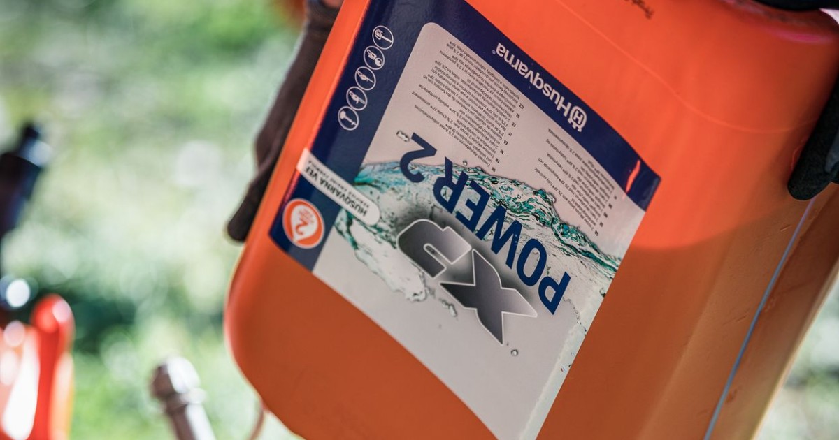 Kétütemű üzemanyag keverése: pontos arányok, keverési táblázat és gyakori hibák