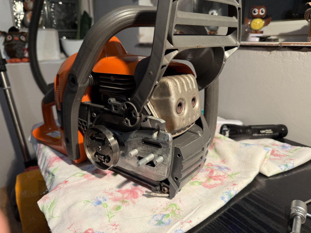   Husqvarna Forgattyúsház (Szürke) -  435, 435e, 440 Mark II, 435e láncfűrészhez
