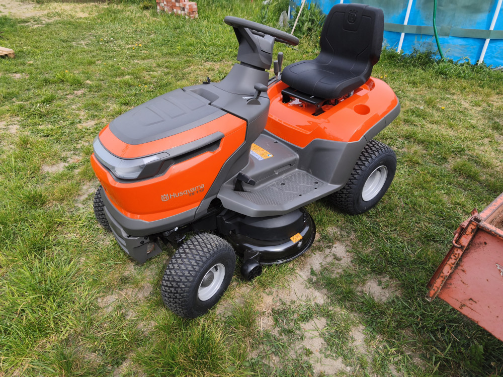 Husqvarna TS112 Oldalkidobós Fűnyíró traktor
